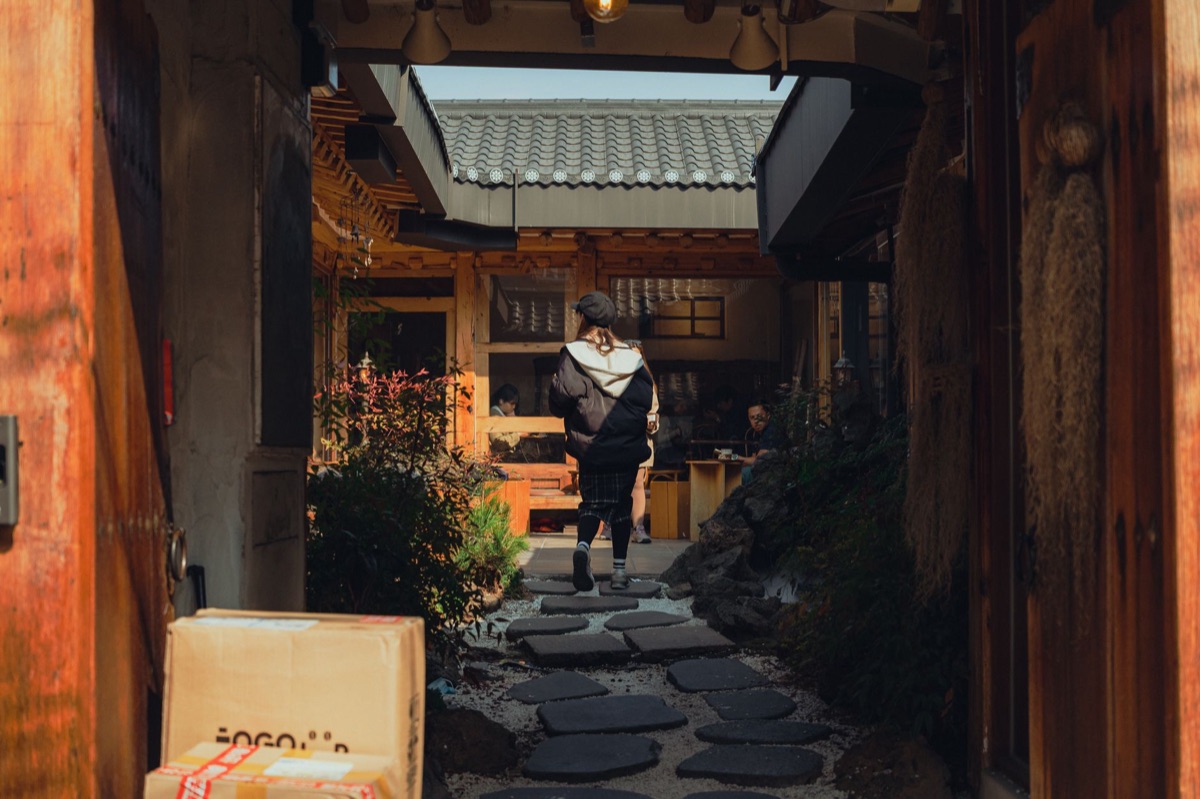 황리단길 한옥 카페의 감성적인 디저트와 음식