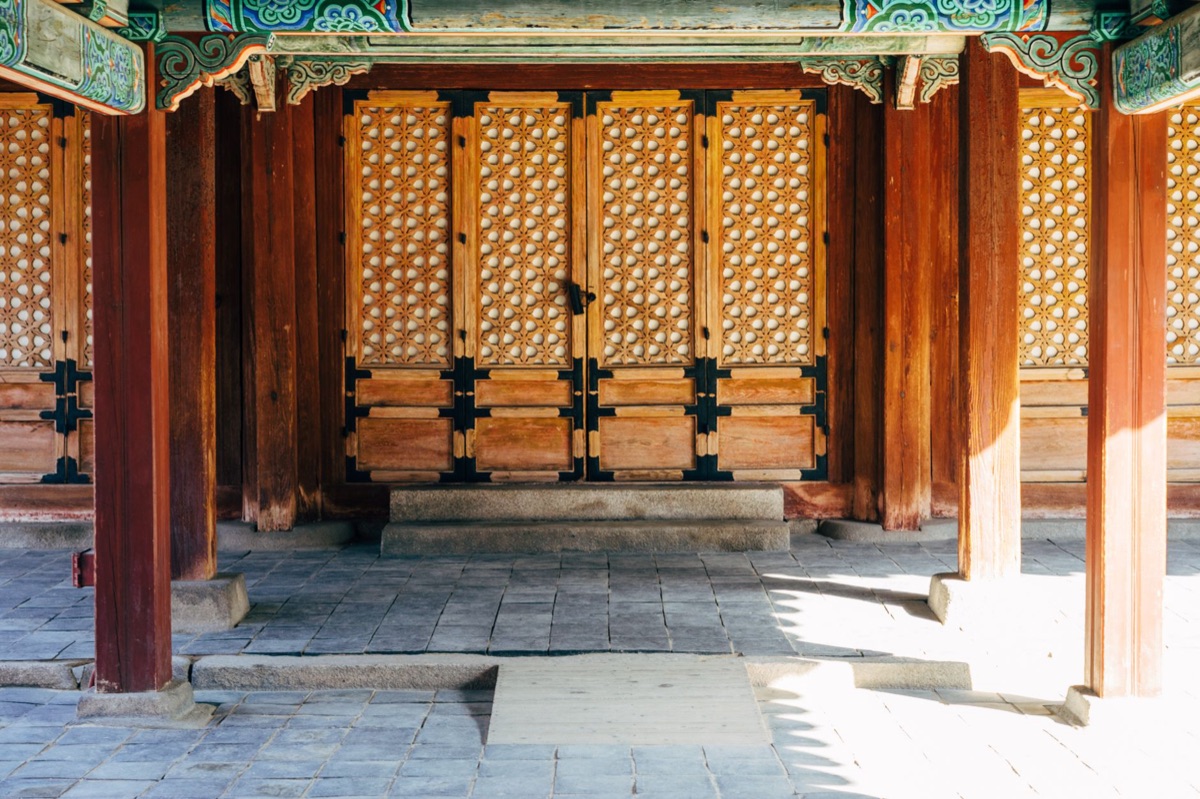 korean traditional house entrance