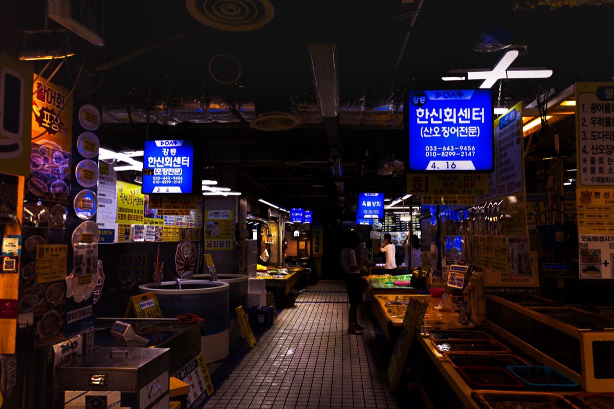 korean market vendor stall