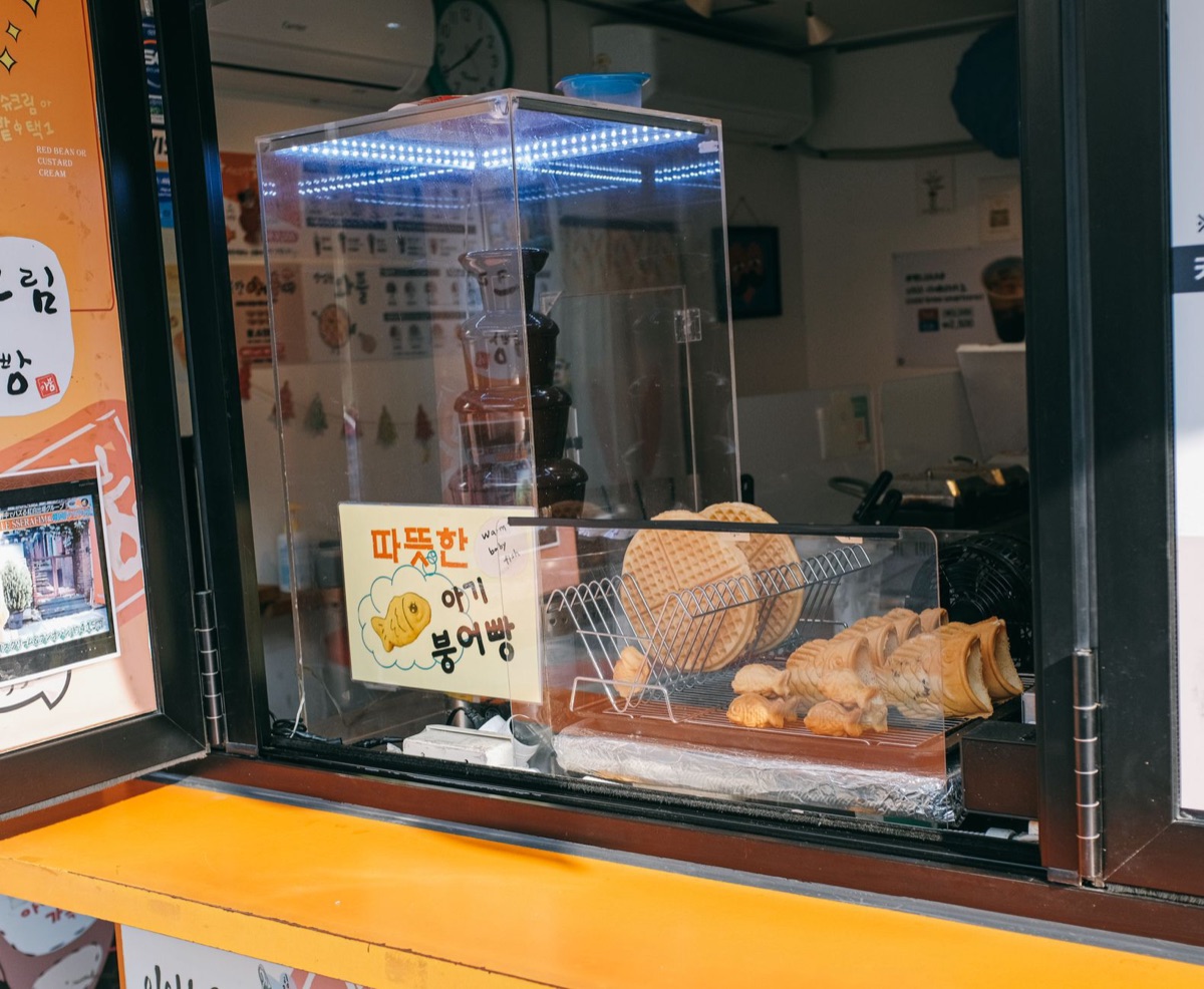 Dettaglio dello stand di cibo di strada a Seoul