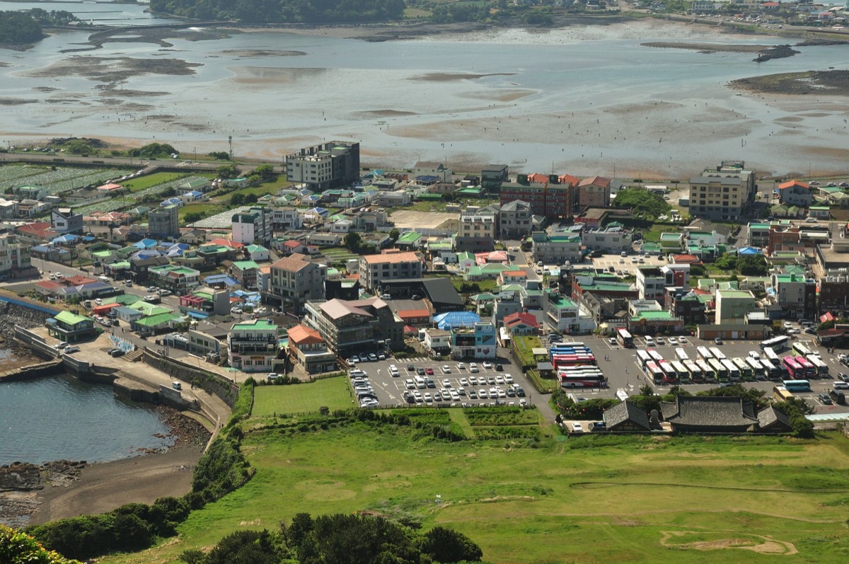 韓国観光の場所とその場所：ジェジュ島の伝統的韓国屋